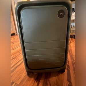 Monos carry on pro in olive green has minor scuffs